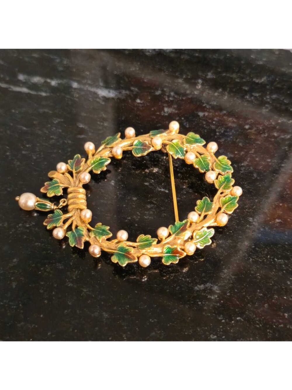 Metropolitan Museum Of Art Laurel Lavaliere BROOCH Enamel & Faux Pearl With Box - Picture 4 of 9